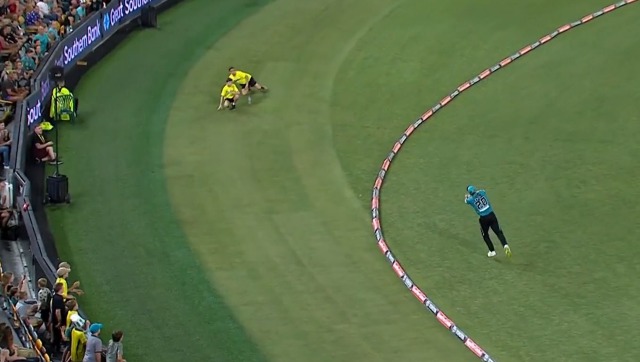 Explained: Michael Neser's controversial catch in BBL game and how it's not six Explained: Michael Neser's controversial catch in BBL game and how it's not six