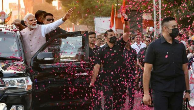 WATCH: Security breach at Indian PM Narendra Modi's roadshow in Karnataka's Hubballi WATCH: Security breach at Indian PM Narendra Modi's roadshow in Karnataka's Hubballi