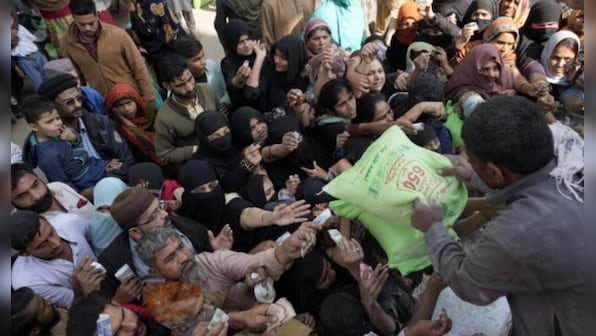 WATCH: Long ques, fights ensue as food shortage worsens across Pakistan