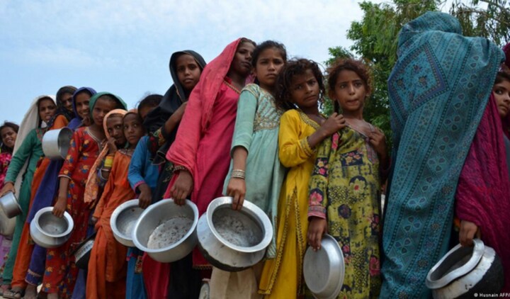 Bankrupt Pakistan on verge of starvation as IMF delays loan