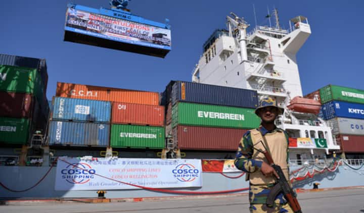 Thousands of tons of essential items stuck at Karachi port amid Pakistan economic crisis