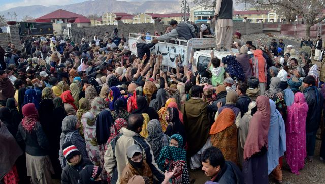 Pakistan's economy grinding to a halt as dollars dry up Pakistan's economy grinding to a halt as dollars dry up