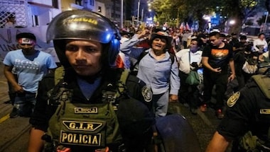 Peru: Thousands of protesters move into Lima amid smoke and tear gas, demands ouster of President Dina Boluarte
