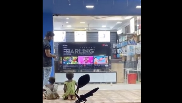 Viral: Salesperson allows homeless kids to watch their favourite cartoon, video melts hearts Viral: Salesperson allows homeless kids to watch their favourite cartoon, video melts hearts