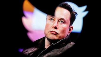 Trouble with Twitter investors: Fidelity, one of Twitter's biggest investors, slashes value of its stake by half