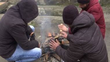 Kashmir continues to reel under freezing night temperatures