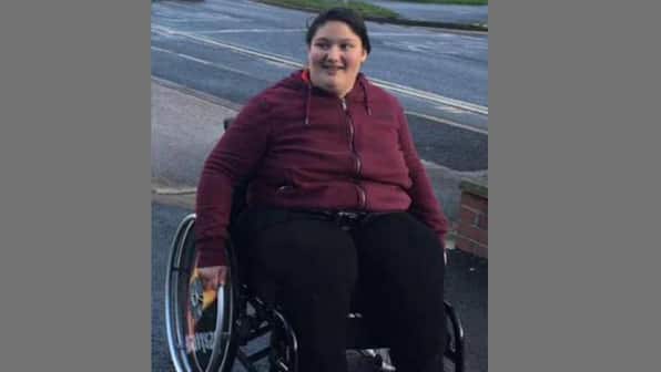 UK: Morbidly obese girl found dead in her own shit, urine with flies, worms around; parents charged