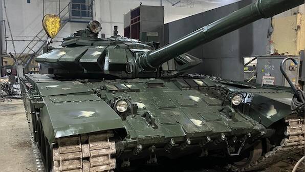 Car mechanics in Ukraine bringing back destroyed Russian tanks to life as country awaits Challenger, Leopard and Abrams