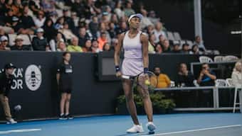 Birmingham Classic: Venus Williams loses to Jelena Ostapenko after injury concern