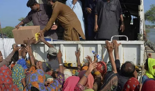 Bankrupt Pakistan going the Sri Lanka way as mass starvation looms Bankrupt Pakistan going the Sri Lanka way as mass starvation looms