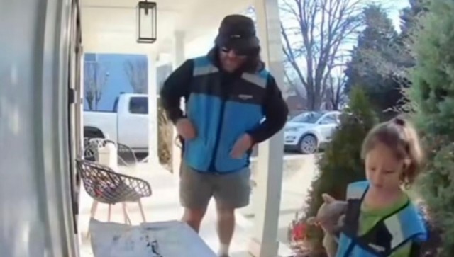 Viral video shows father-daughter duo spending time together at work; receives love Viral video shows father-daughter duo spending time together at work; receives love