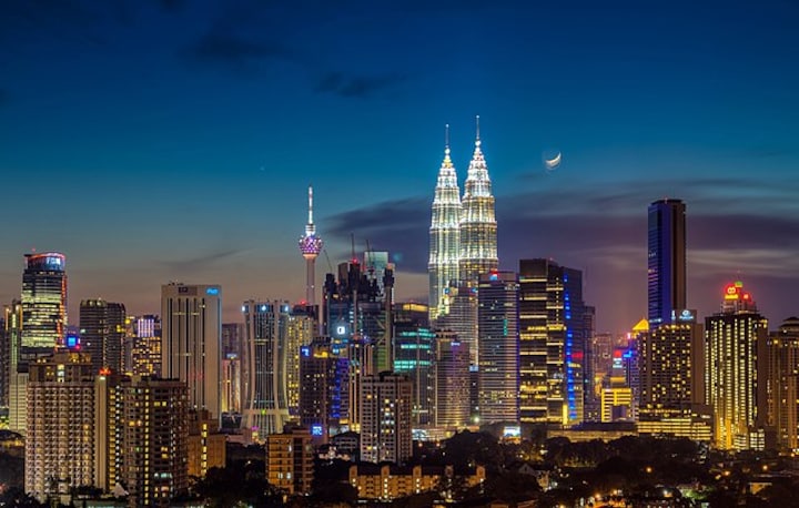 Why is Malaysia's tourism industry witnessing a decline?