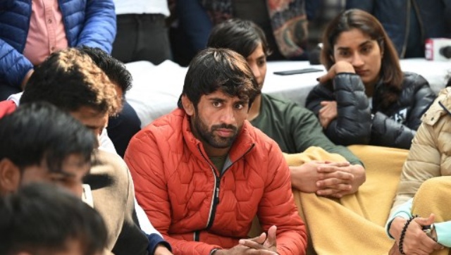 WFI President Controversy: Unhappy Wrestlers ready to lodge FIR, after government assurance without action WFI President Controversy: Unhappy Wrestlers ready to lodge FIR, after government assurance without action