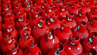 Shortage stops Pak to issue new gas connections; under IMF pressure, govt to 'jack up' price by 74%