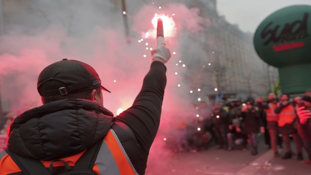 Majority of French people support rolling strikes against pension reform: poll Majority of French people support rolling strikes against pension reform: poll