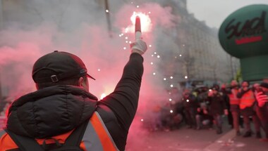 Majority of French people support rolling strikes against pension reform: poll