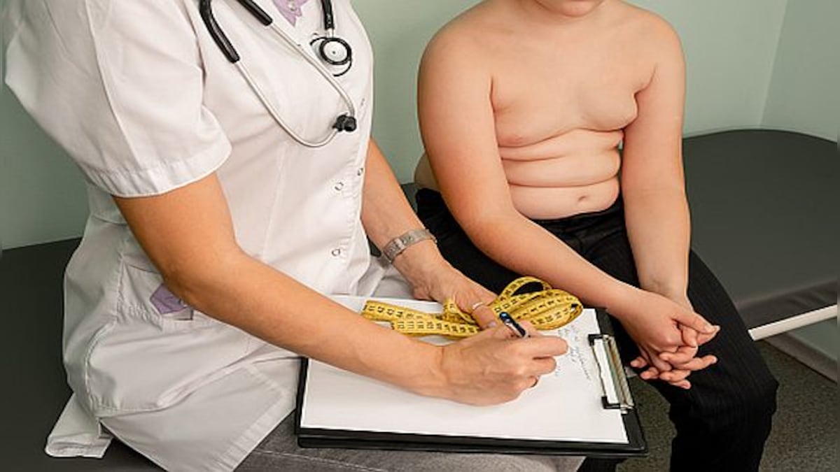 Why do experts want faster obesity treatment for children?