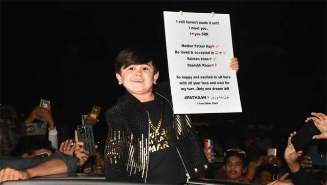 Abdu Rozik waits outside Mannat, says, 'I still haven’t made it until I meet you, only one dream left Pathaan' Abdu Rozik waits outside Mannat, says, 'I still haven’t made it until I meet you, only one dream left Pathaan'