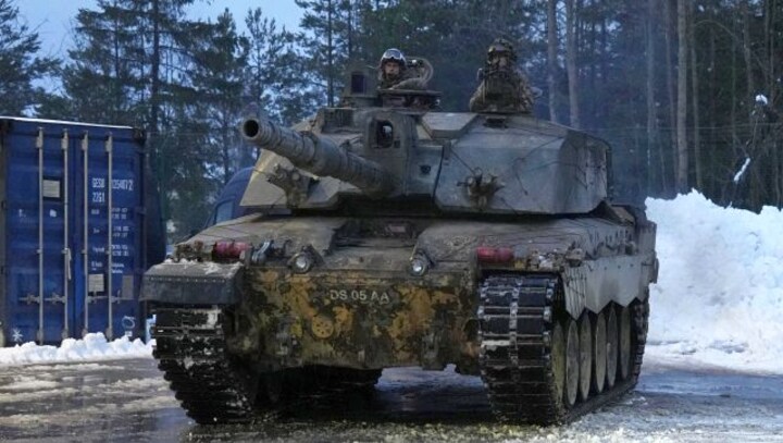 Russia-Ukraine war: Why tanks are tripping up the West