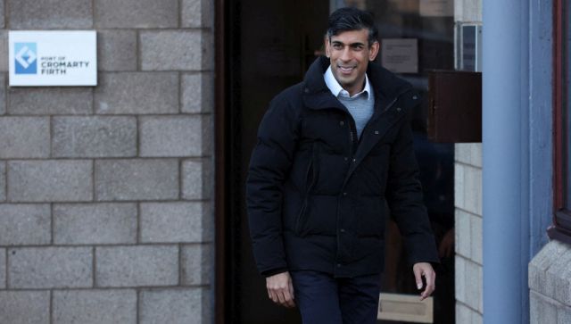 UK police to 'look into' video of Rishi Sunak in car without seatbelt UK police to 'look into' video of Rishi Sunak in car without seatbelt