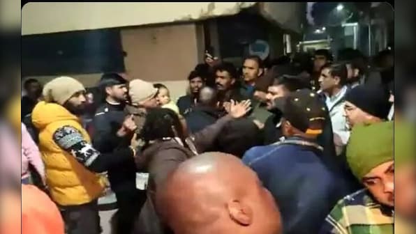 Mob attacks Delhi Police after three Nigerians detained for illegal stay