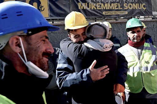 Turkey rescues girl from rubble 248 hours after quake Turkey rescues girl from rubble 248 hours after quake