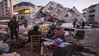 Armenia-Turkey crossing opened for first time in 35 years for quake aid