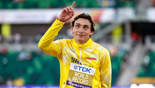 Armand Duplantis sets new world pole vault record of 6.22 metres; watch video Armand Duplantis sets new world pole vault record of 6.22 metres; watch video