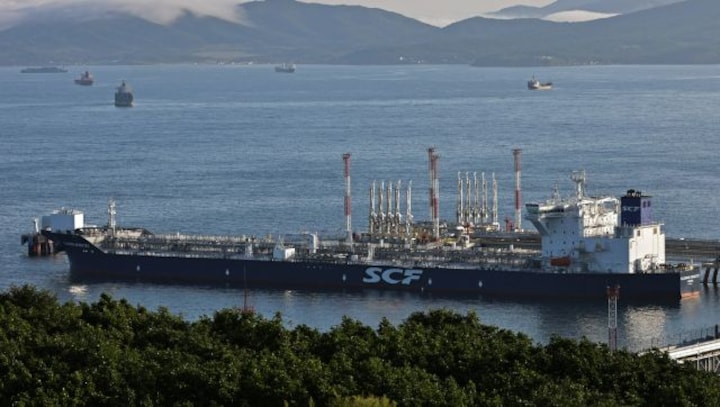 Oil rises on China demand hopes, concerns on supply outlook