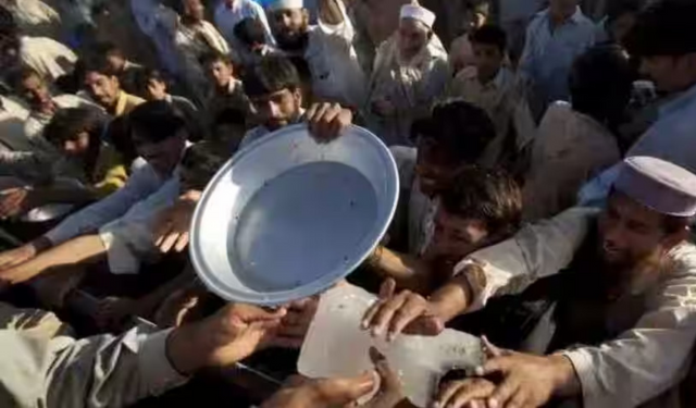 Pakistan: IMF forces govt for BIG increase in tax rates as Pakistani population starves Pakistan: IMF forces govt for BIG increase in tax rates as Pakistani population starves