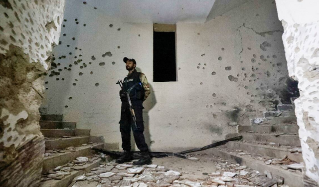 WATCH: Pakistan soldiers, Taliban exchange abuses during attack on Karachi Police headquarters WATCH: Pakistan soldiers, Taliban exchange abuses during attack on Karachi Police headquarters