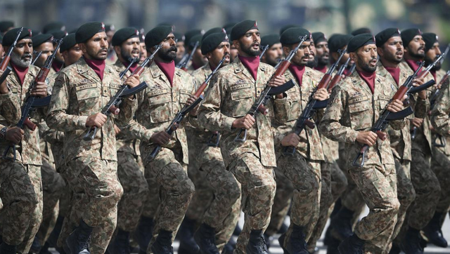 Pakistan Army struggling to feed soldiers as food shortage worsens Pakistan Army struggling to feed soldiers as food shortage worsens