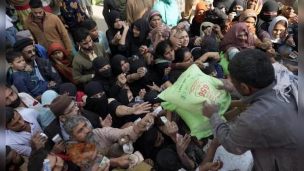 Pakistan govt stops salaries, payment of bills as economic crisis worsens