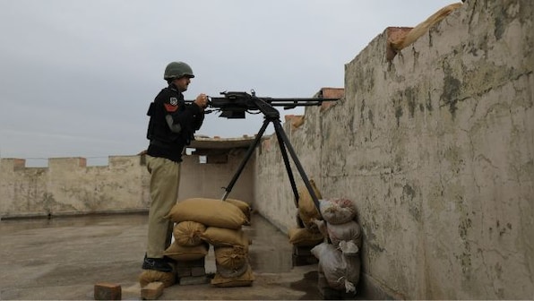 Pakistan militants kill four police officers, wound six in attacks