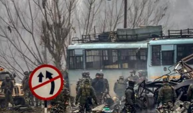 Pulwama Attack: India's top political leadership comes together to salute CRPF martyrs Pulwama Attack: India's top political leadership comes together to salute CRPF martyrs
