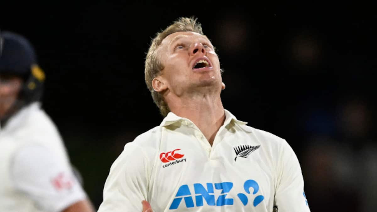 New Zealand vs England Blundell, Kuggeleijn involved in comical dropped catch on Day 1 of 1st