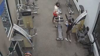 US woman fights off attacker single-handedly inside gym; shocking video goes viral