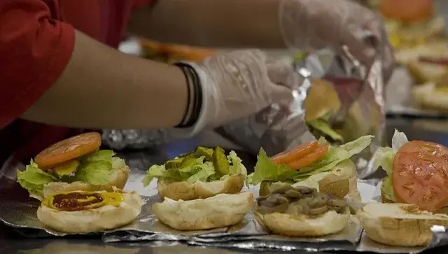 Fast food chains report profits in US as inflation weighs on pricier restaurants Fast food chains report profits in US as inflation weighs on pricier restaurants