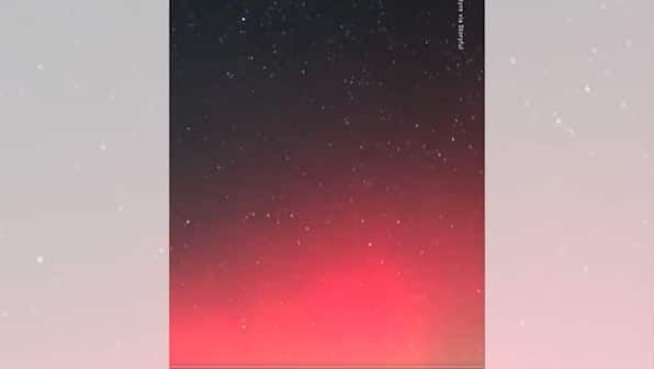 Photographer captures visuals of northern lights over England's Oxfordshire; watch