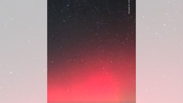 Photographer captures visuals of northern lights over England's Oxfordshire; watch Photographer captures visuals of northern lights over England's Oxfordshire; watch