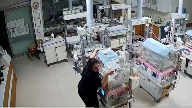 WATCH: Nurses risk their lives to save newborn babies as earthquake shakes Turkey hospital WATCH: Nurses risk their lives to save newborn babies as earthquake shakes Turkey hospital