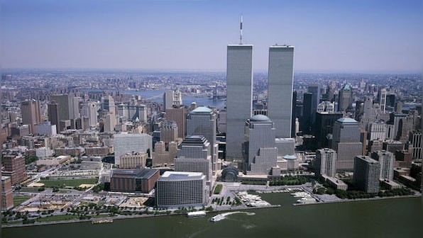 Thunderbolt strikes One World Trade Center in New York, internet says 'power of nature'