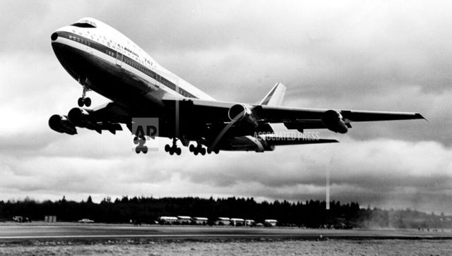 Israeli army intercepts 'small aircraft' over Gaza strip Israeli army intercepts 'small aircraft' over Gaza strip