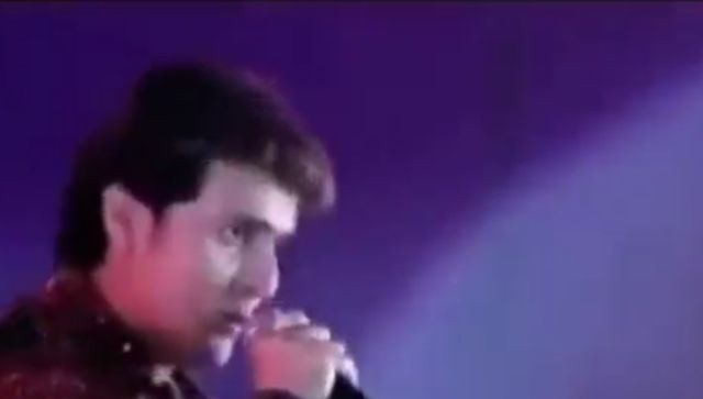 Watch: Old video of Sonu Nigam's concert from Pakistan goes viral Watch: Old video of Sonu Nigam's concert from Pakistan goes viral