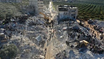 Turkish soldier climbs on excavator to locate grieving mother's lost phone