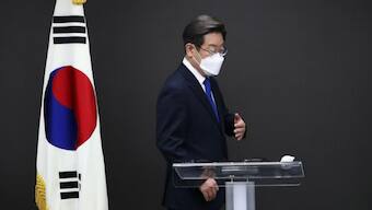 Opposition leader in South Korea wanted in corruption case