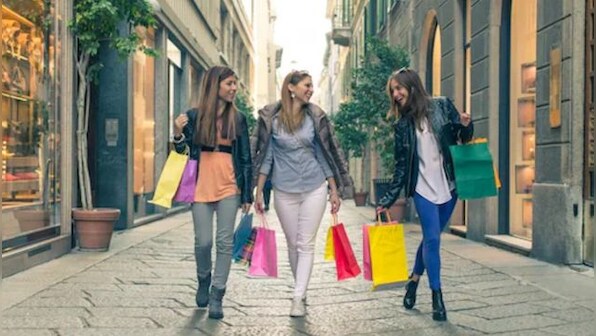 Travel companies expect sector to rebound as Americans spend more on trips: Report