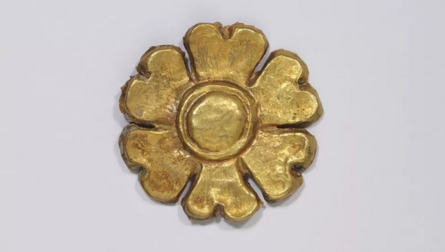 How never-seen-before Cambodian antique jewellery mysteriously surfaced in London? How never-seen-before Cambodian antique jewellery mysteriously surfaced in London?