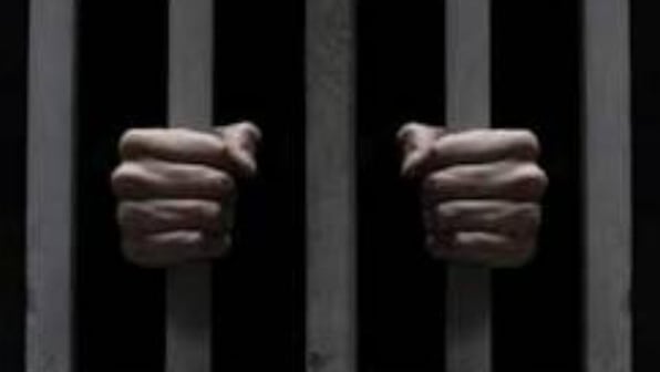 Oye Lucky! UP youth turns robber to impress girlfriend, gifts her Rs 60 lakh
