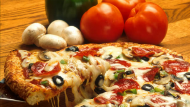 Pizza crisis in UK as tomato prices rise by 400% Pizza crisis in UK as tomato prices rise by 400%
